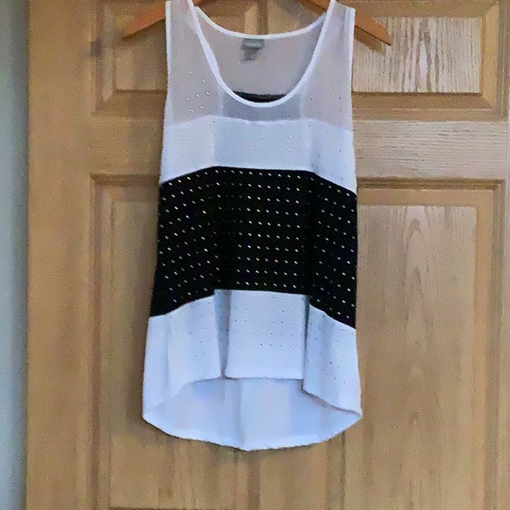 Black and whir summer tank